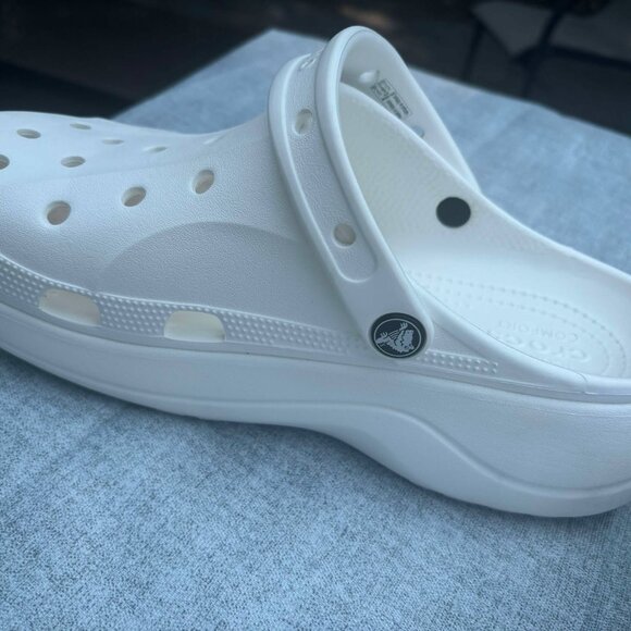 Size 10 White Baya Crocs - Picture 4 of 4